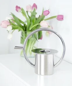 Umbra Gießkanne Quench - Edelstahl - Stainless Steel - 26,035cm x 24,892cm x 15,24cm 30 Umbra Gießkanne Quench - Edelstahl - Stainless Steel - 26,035cm x 24,892cm x 15,24cm -Gartenaccessoires Verkäufe 2022 1000316952 220112 13082800052 DETAILS P000000001000316952