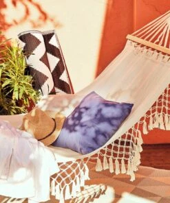 Butlers Hängematte SHOW ME HEAVEN II - Mischgewebe / Akazie massiv - Beige 17 Butlers Hängematte SHOW ME HEAVEN II - Mischgewebe / Akazie massiv - Beige -Gartenaccessoires Verkäufe 2022 1000339644 220315 023 MOOD DETAILS P000000001000339644 mood