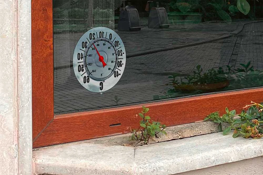 WENKO Fensterthermometer, Montage ohne Bohren 5 WENKO Fensterthermometer, Montage ohne Bohren – Bild 3